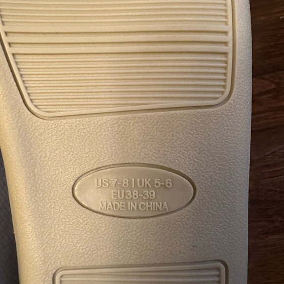 Ladies Plush Slippers with hard sole - Picture 5 of 7